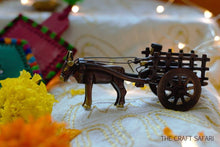 Load image into Gallery viewer, Vintage  bullock cart miniature